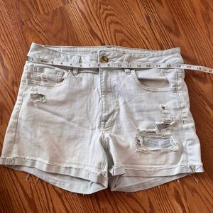 EUC, American Eagle White Distressed Jean Shorts, Size 12